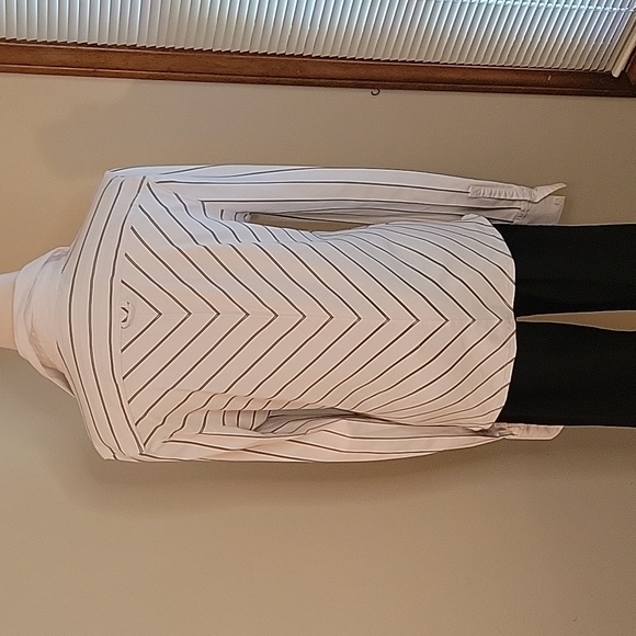 Express Stretch Slenderizing Button Down Blouse Size 12 - Picture 5 of 8